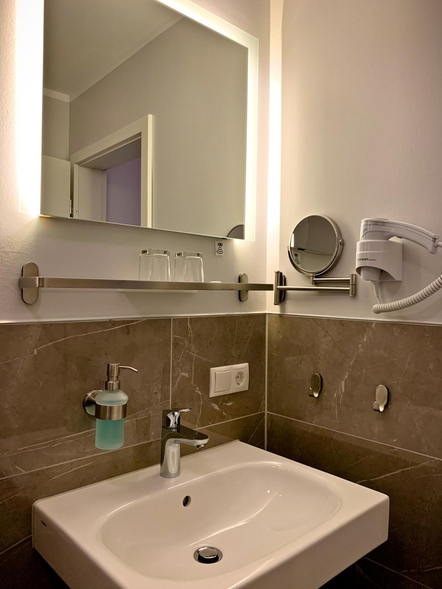 Triple A³ Aparthotel Marktheidenfeld Buitenkant foto